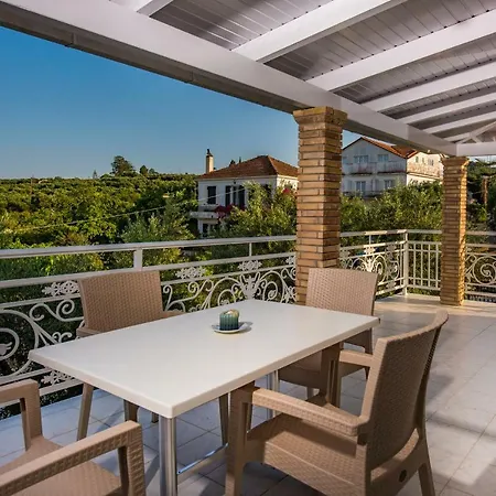 Apartment Krystalia House *